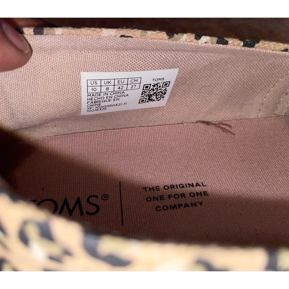 TOMS Avalon Leopard-Cheetah Slip On Sneakers - Size 8. - Picture 4 of 6